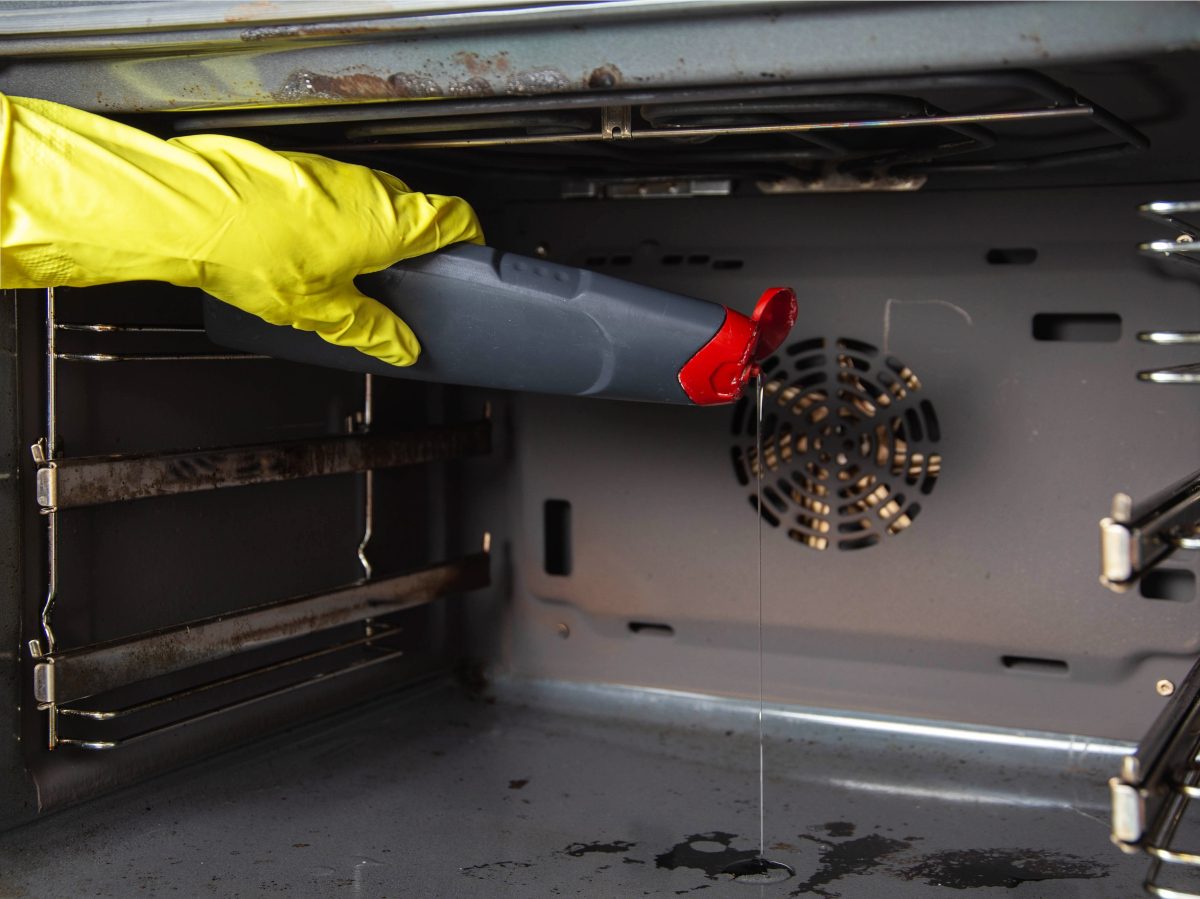 Oven cleaning service